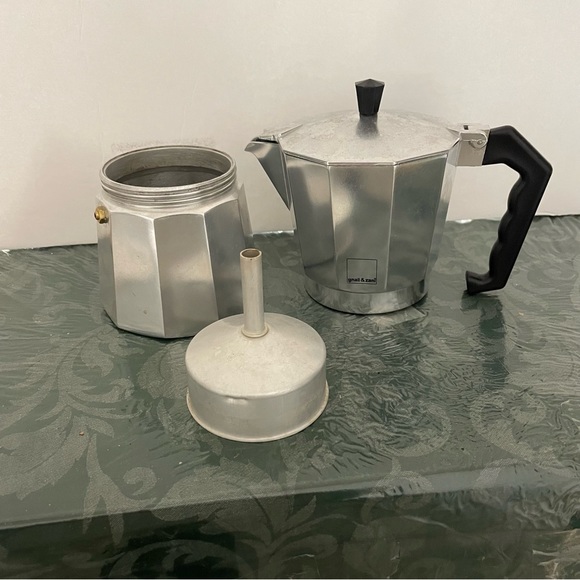 Espresso Maker -Gnali & Zani brand , 6 cup, aluminum, designed in Italy - Picture 6 of 16